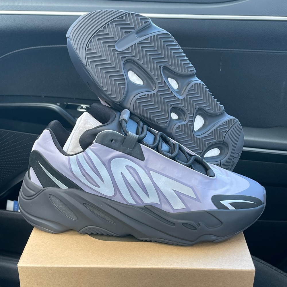 Yeezy 700 MNVN Geode